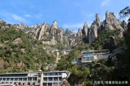 三清山与黄山相对比，三清山是否值得推荐呢